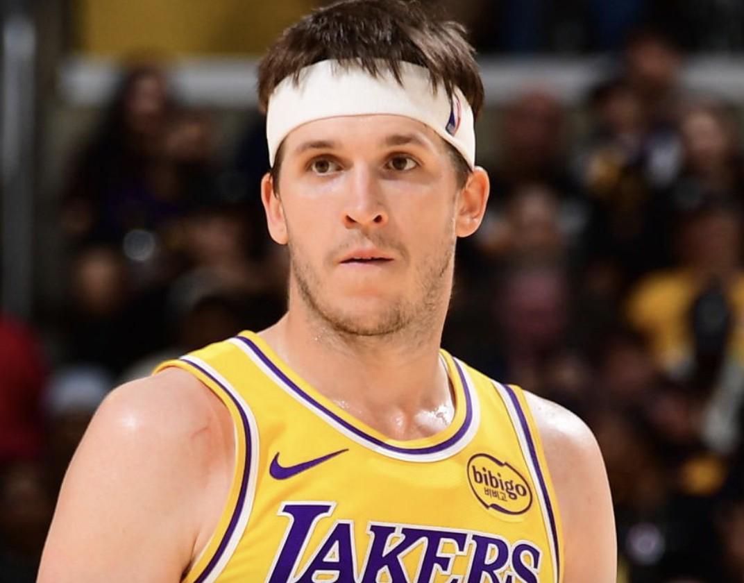 开云首页体验-里夫斯谈故意罚球不中：之前我犯了错误，当时只想着拼一把